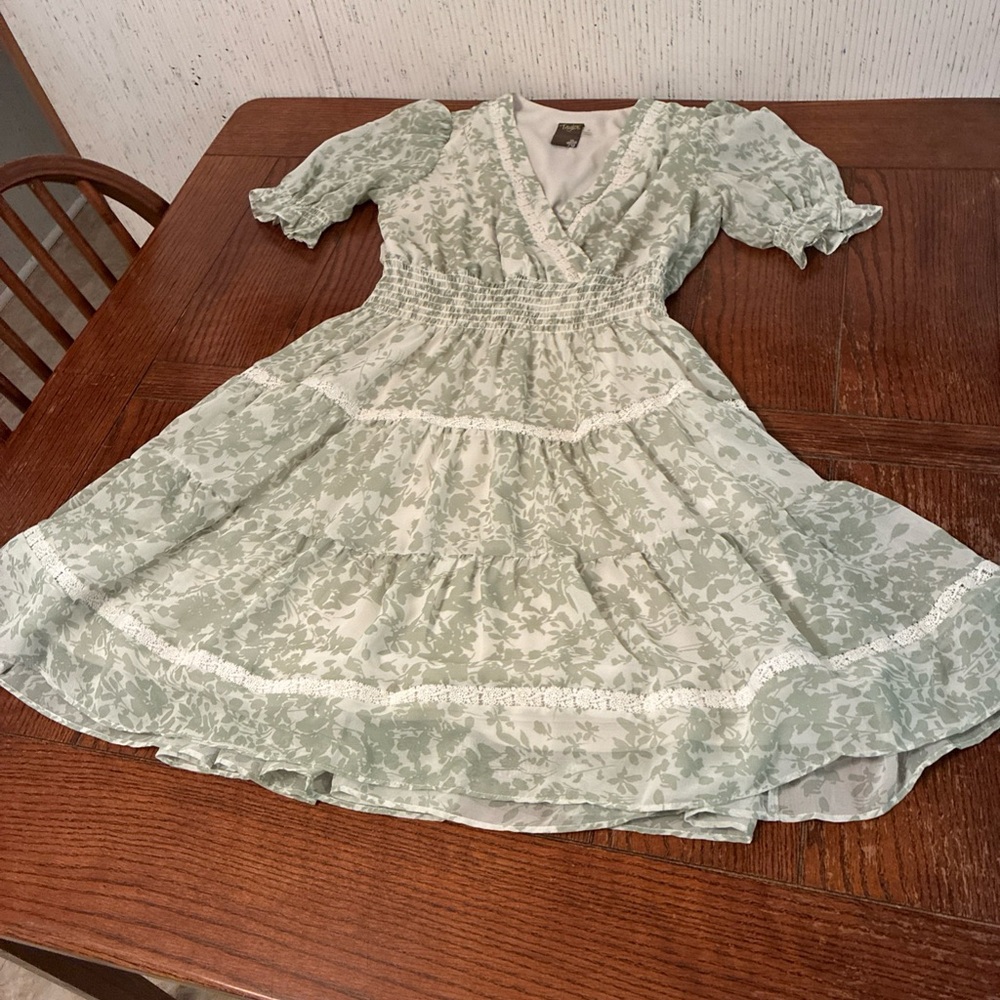 Taylor Cottagecore Midi Dress Women’s 2 Floral Ruffles Tiered Romantic Fairy